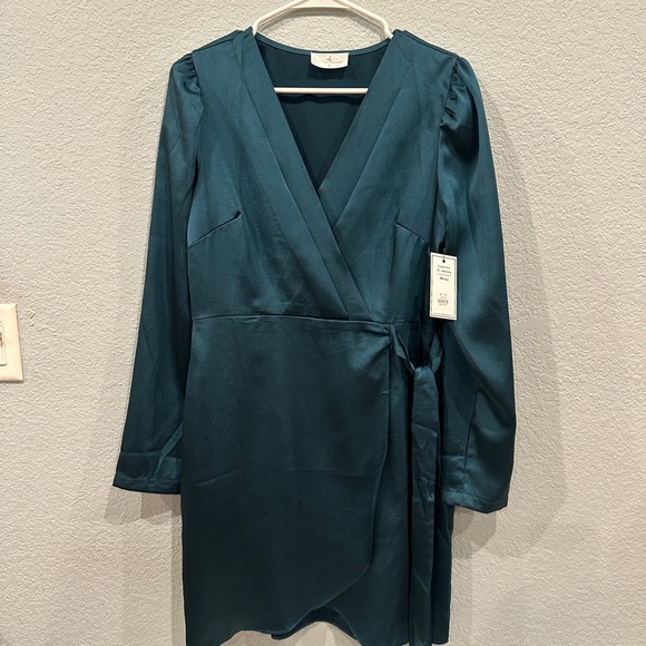 NWT Macy's Cultured Botique Elegant Green Wrap Dress - Large (8/10) - Picture 4 of 4
